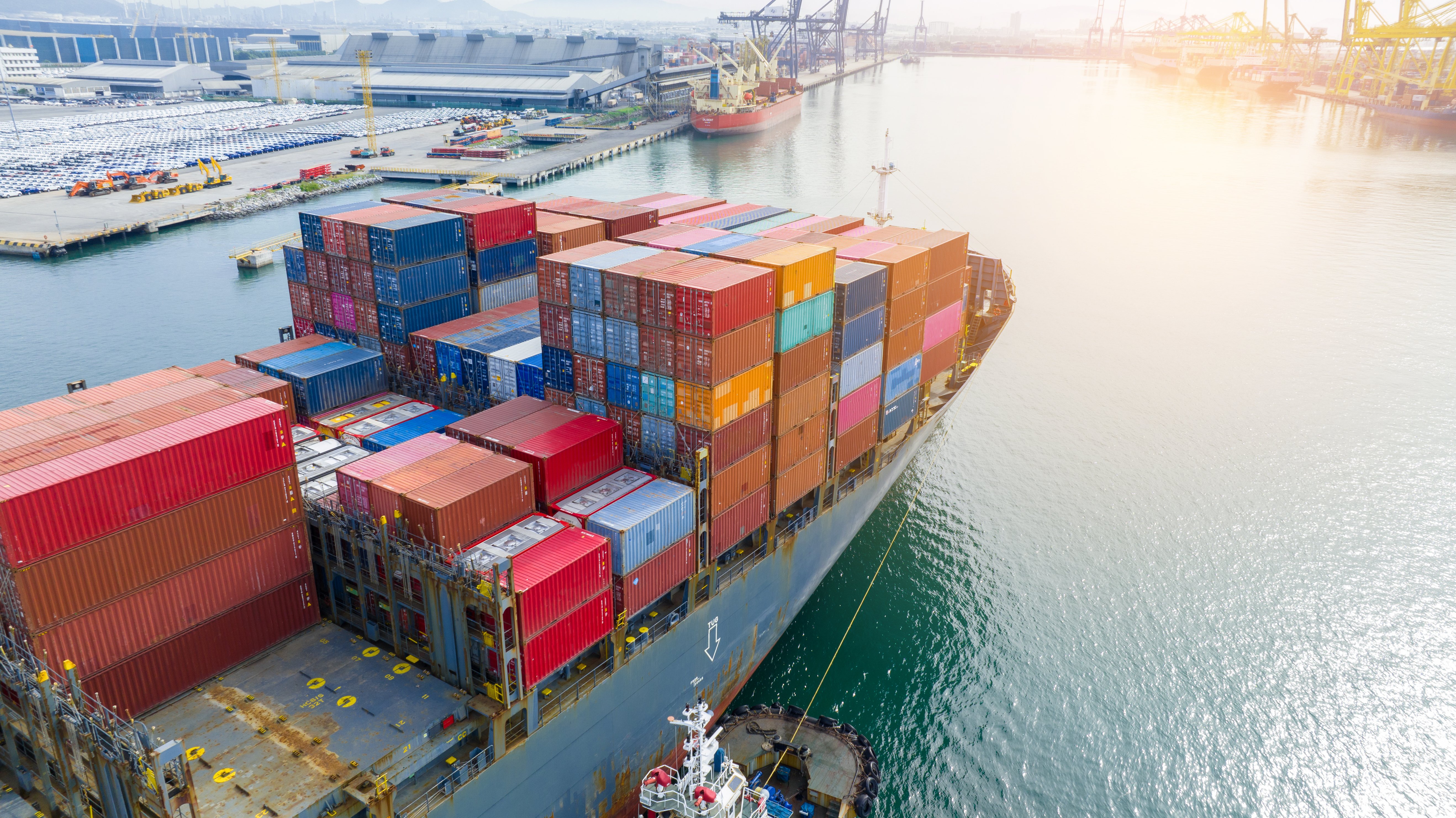 tugboat-pull-container-cargo-ship-vessel-to-cargo-2026-03-17-05-05-23-utc